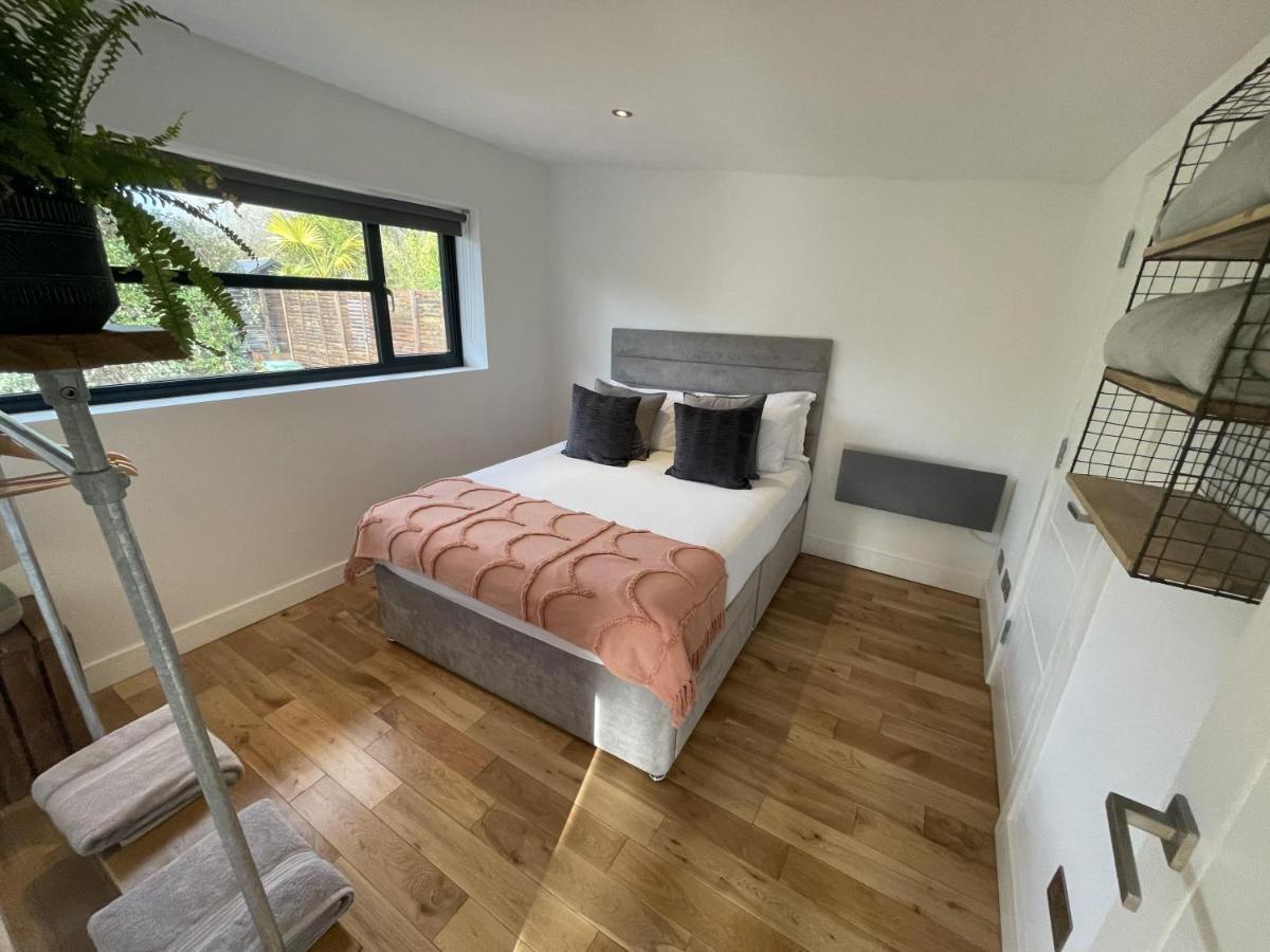 Staines-upon-Thames River Guest House With Jacuzzi Fire And Boat Hire מראה חיצוני תמונה