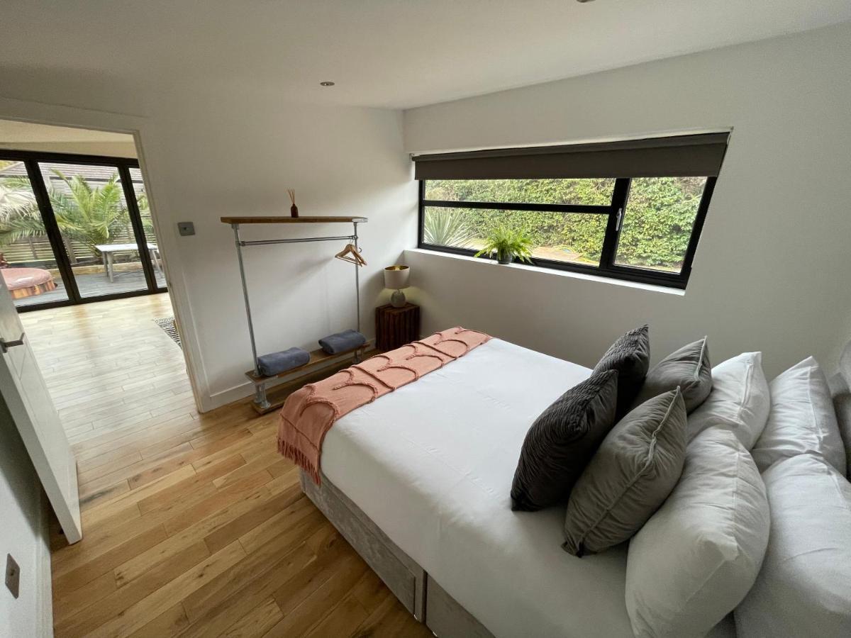 Staines-upon-Thames River Guest House With Jacuzzi Fire And Boat Hire מראה חיצוני תמונה