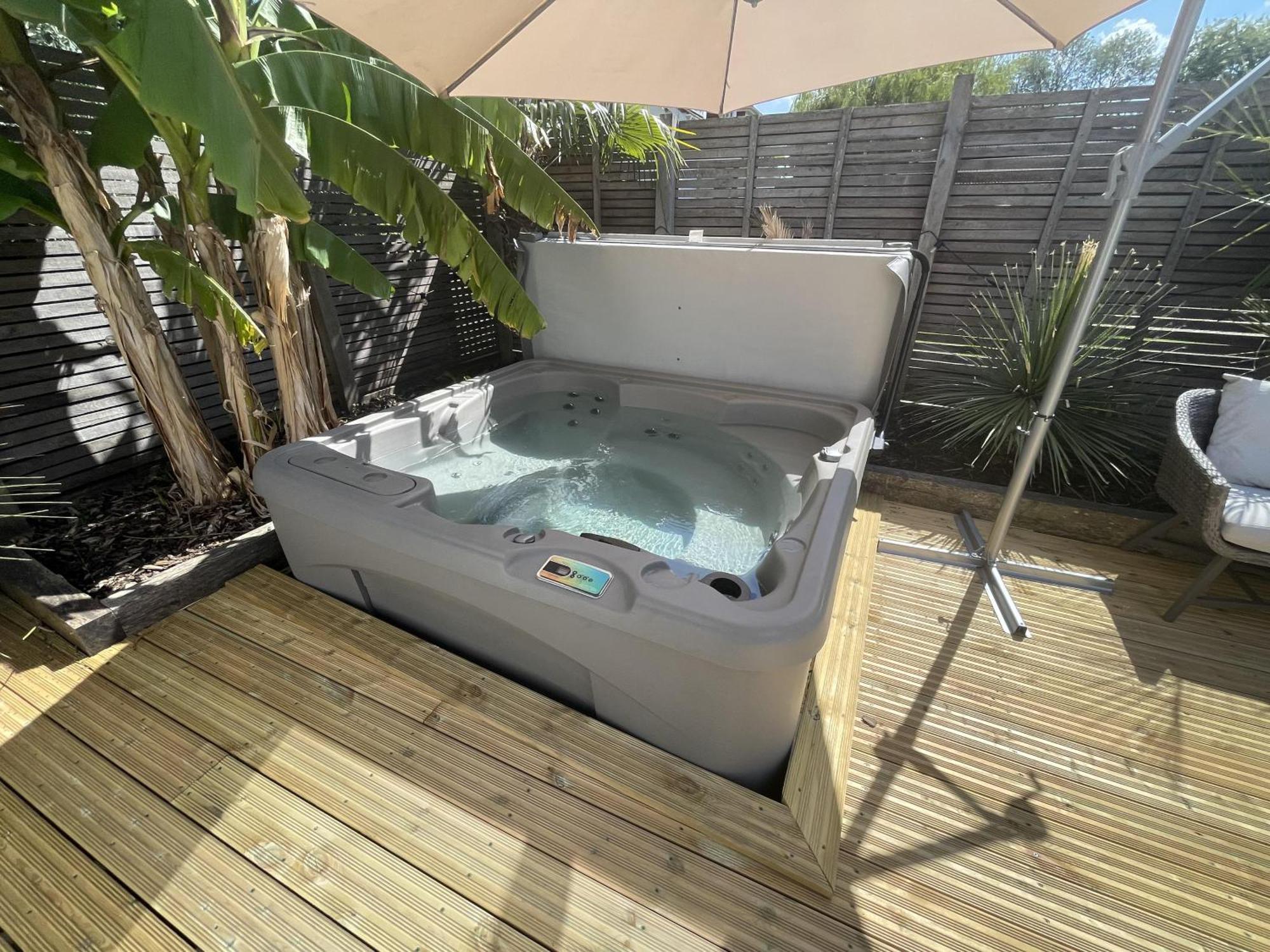 Staines-upon-Thames River Guest House With Jacuzzi Fire And Boat Hire מראה חיצוני תמונה